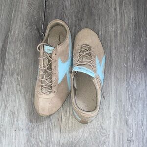 Reebok retro 80’s-90’s blue and beige shoe